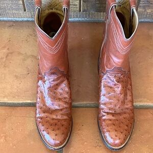 Like new men’s Justin Ostrich leather boots 9 1/2 D.